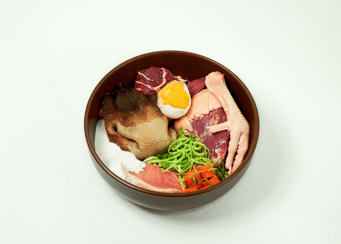 BARF Mahlzeit für Hunde.